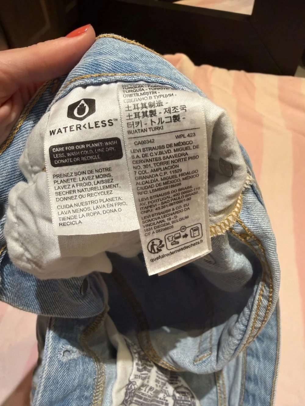 Levi's Premium Jean Shorts, Light Wash, US 26 - Picture 5 of 7